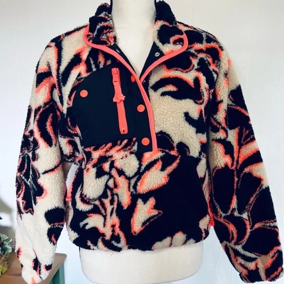 NWT Free People Hit The Slopes Rocky Ridge Sherpa Pullover Magnolia Floral Combo - Picture 5 of 8